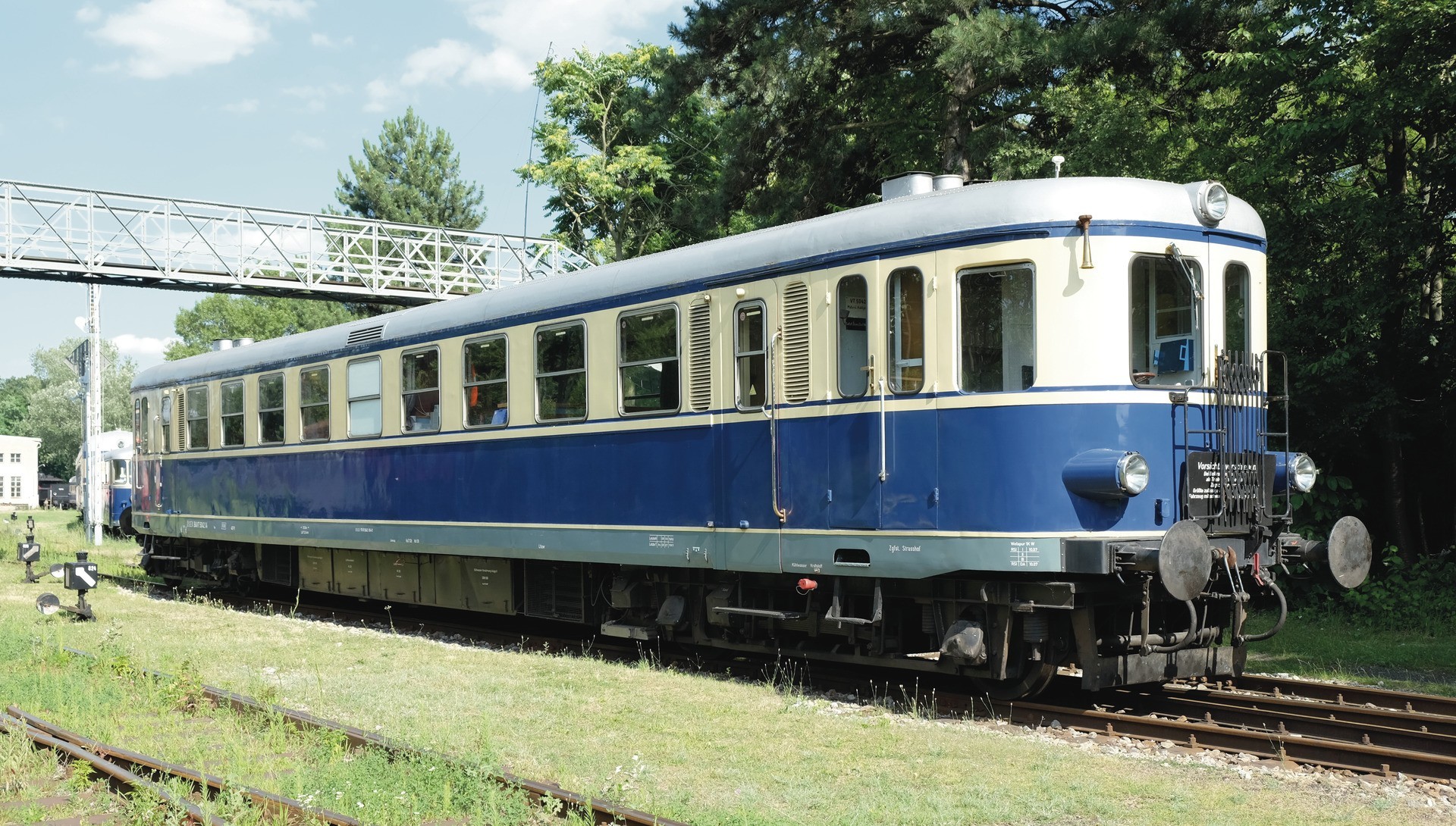 Trains miniatures : locomotives et autorail - Diesel railcar 5042.08, 