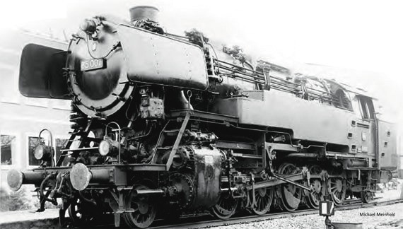 Trains miniatures : locomotives et autorail - Steam locomotive BR 85 0