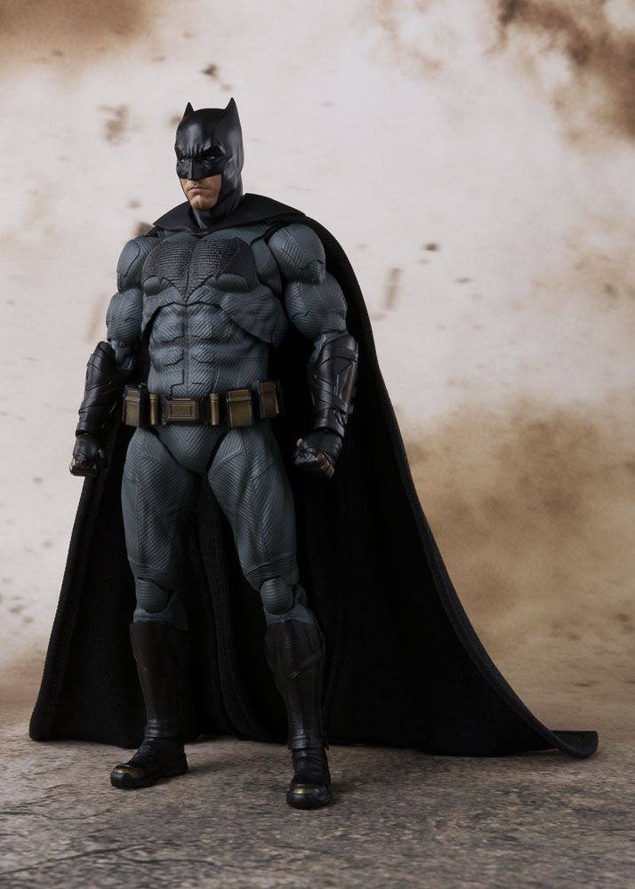Action figures - Justice League figurine S.H. Figuarts Batman 15 cm--B