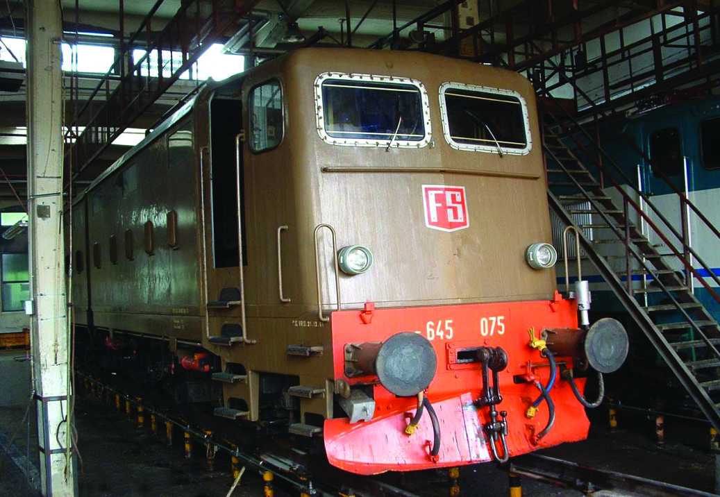 Trains miniatures : locomotives et autorail - FS, E.645, version de la